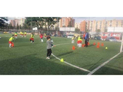 Un allenamento di una squadra nell'ambito del progetto “Legalità Inclusione Sport – L.I.S.”.