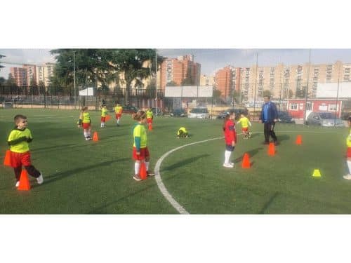 Un allenamento di una squadra nell'ambito del progetto “Legalità Inclusione Sport – L.I.S.”.