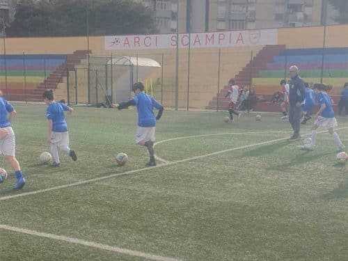 Un allenamento di una squadra nell'ambito del progetto “Legalità Inclusione Sport – L.I.S.”.