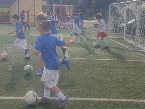 Un allenamento di una squadra nell'ambito del progetto “Legalità Inclusione Sport – L.I.S.”.
