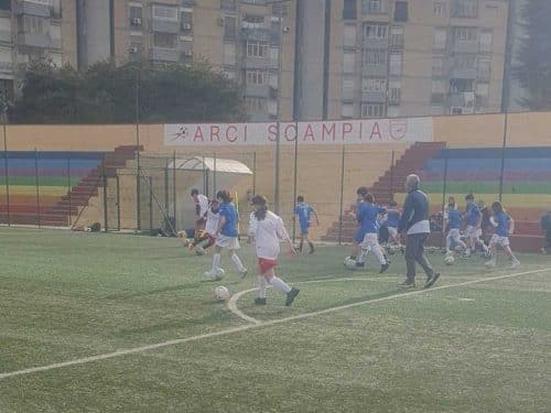 Un allenamento di una squadra nell'ambito del progetto “Legalità Inclusione Sport – L.I.S.”.
