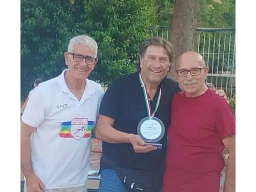 Riconoscere il mio lavoro non solo a parole mi riempie di orgoglio, ed è linfa per il mio cammino. Grazie Arci Scampia. Vittorio Cangiano | Scuola Calcio Arci Uisp Scampia