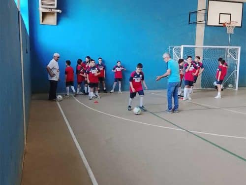 Allenamento di calcio con i ragazzi dell'Istituto Aganoor Marconi - L.I.S. a Scampia