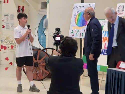 Giovani, pace e Costituzione nell’incontro a Scampia con Luciano Violante