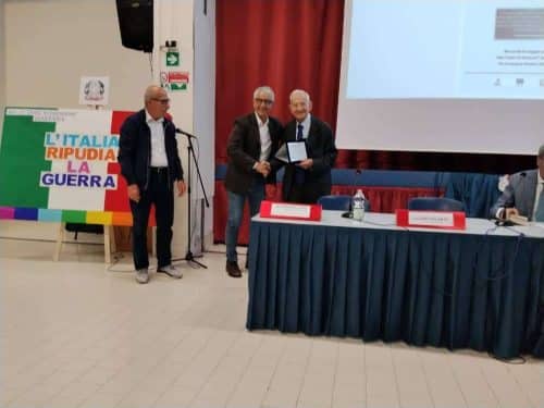 Giovani, pace e Costituzione nell’incontro a Scampia con Luciano Violante