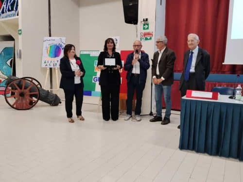 A Scampia i giovani parlano di pace e diritti con Luciano Violante
