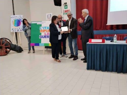 Giovani, pace e Costituzione nell’incontro a Scampia con Luciano Violante