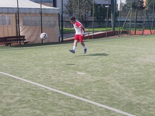 Sessione di allenamento calcistico inserita nel progetto L.I.S. – Legalità, Inclusione e Sport, attivo a Scampia.