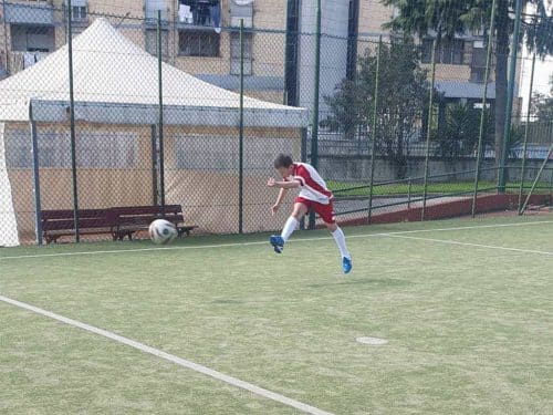 Sessione di allenamento calcistico inserita nel progetto L.I.S. – Legalità, Inclusione e Sport, attivo a Scampia.